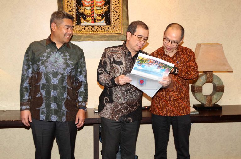 PT Indocement Tunggal Prakarsa Tbk. (“Indocement” atau “Perseroan”) mencatat total penjualan semen dan klinker sebesar 19,941 ribu ton pada 2025, turun −2,7% dibandingkan 2024. Penurunan ini terutama disebabkan turunnya volume penjualan domestik sebesar −3,9%, sementara penjualan ekspor justru meningkat +73,9%.