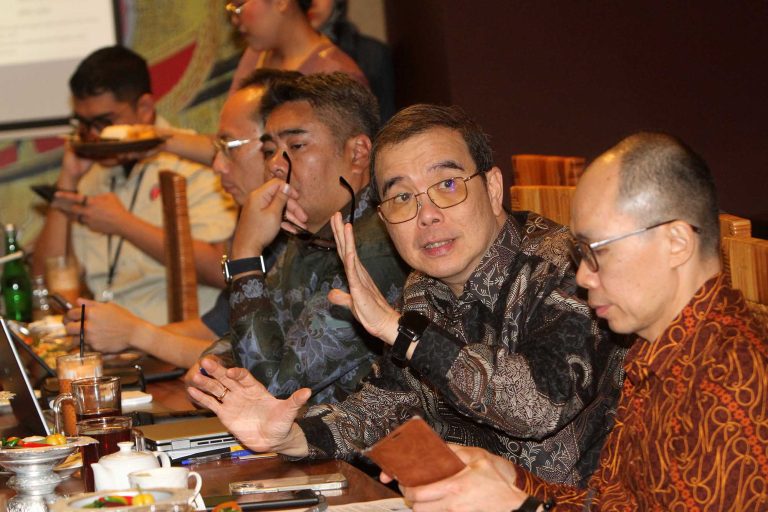 PT Indocement Tunggal Prakarsa Tbk. (“Indocement” atau “Perseroan”) mencatat total penjualan semen dan klinker sebesar 19,941 ribu ton pada 2025, turun −2,7% dibandingkan 2024. Penurunan ini terutama disebabkan turunnya volume penjualan domestik sebesar −3,9%, sementara penjualan ekspor justru meningkat +73,9%.