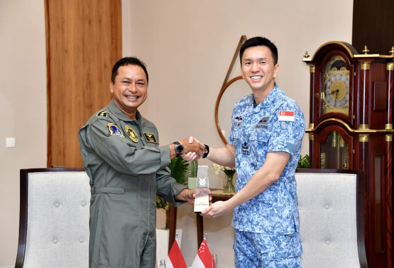 TNI Angkatan Udara dan Republic of Singapore Air Force (RSAF) terus memperkuat kerja sama bilateral melalui peningkatan interaksi, latihan bersama, serta pengembangan kapabilitas di berbagai bidang.