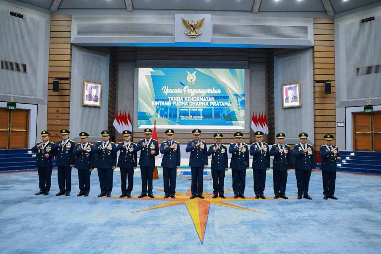 Bintang Yudha Dharma Pratama merupakan salah satu tanda kehormatan tertinggi yang diberikan oleh Pemerintah Republik Indonesia. Penghargaan ini dianugerahkan kepada individu yang telah mendarmabaktikan diri melampaui panggilan kewajiban dalam pelaksanaan tugas pembinaan dan pengembangan, serta menghasilkan karya yang manfaatnya dirasakan secara langsung oleh pemerintah dan Negara Kesatuan Republik Indonesia.