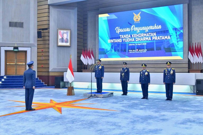 Bintang Yudha Dharma Pratama merupakan salah satu tanda kehormatan tertinggi yang diberikan oleh Pemerintah Republik Indonesia. Penghargaan ini dianugerahkan kepada individu yang telah mendarmabaktikan diri melampaui panggilan kewajiban dalam pelaksanaan tugas pembinaan dan pengembangan, serta menghasilkan karya yang manfaatnya dirasakan secara langsung oleh pemerintah dan Negara Kesatuan Republik Indonesia.
