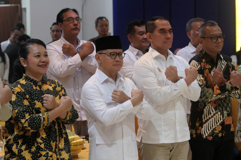 Dalam sambutannya, Menteri Perlindungan Pekerja Migran Indonesia (P2MI) menegaskan bahwa transisi status dari BP2MI menjadi Kementerian merupakan bukti keseriusan pemerintah dalam menangani isu migrasi.