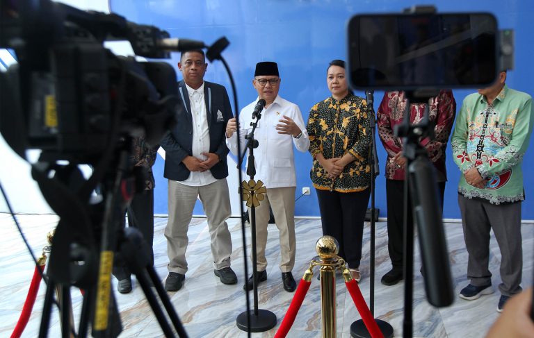 Dalam sambutannya, Menteri Perlindungan Pekerja Migran Indonesia (P2MI) menegaskan bahwa transisi status dari BP2MI menjadi Kementerian merupakan bukti keseriusan pemerintah dalam menangani isu migrasi.