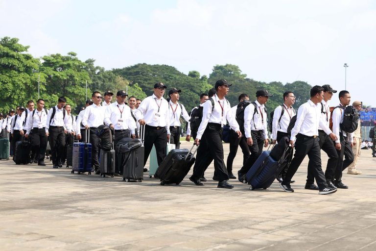 Kementerian Pertahanan memberangkatkan dua ribu ASN ke enam Lembaga Pendidikan TNI untuk mengikuti Latihan Dasar Militer (Latsarmil) Komcad selama 1,5 bulan guna menumbuhkan nasionalisme serta meningkatkan disiplin ASN dalam menjalankan pelayanan publik.