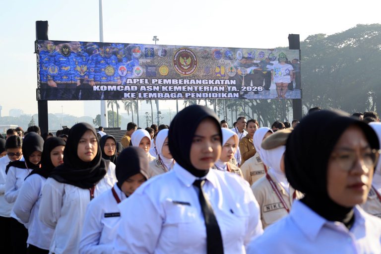 Kementerian Pertahanan memberangkatkan dua ribu ASN ke enam Lembaga Pendidikan TNI untuk mengikuti Latihan Dasar Militer (Latsarmil) Komcad selama 1,5 bulan guna menumbuhkan nasionalisme serta meningkatkan disiplin ASN dalam menjalankan pelayanan publik.